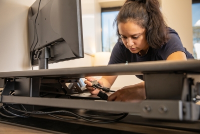 JK mover disconnecting IT equipment on desk