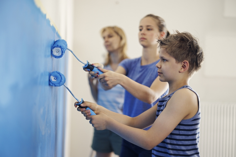 moving with tweens - painting bedroom wall