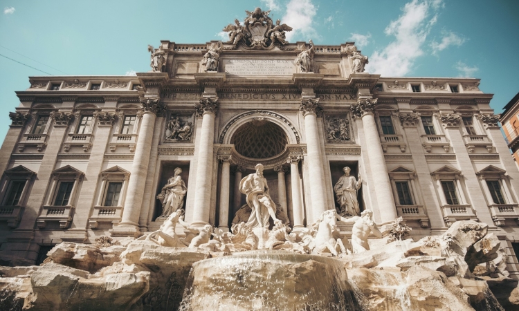 moving from the US to Italy - Trevi Fountain