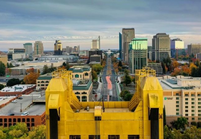 Historic Sacramento downtown with tree-lined streets and Victorian-style homes, reflecting the city’s affordable living and growing job market.